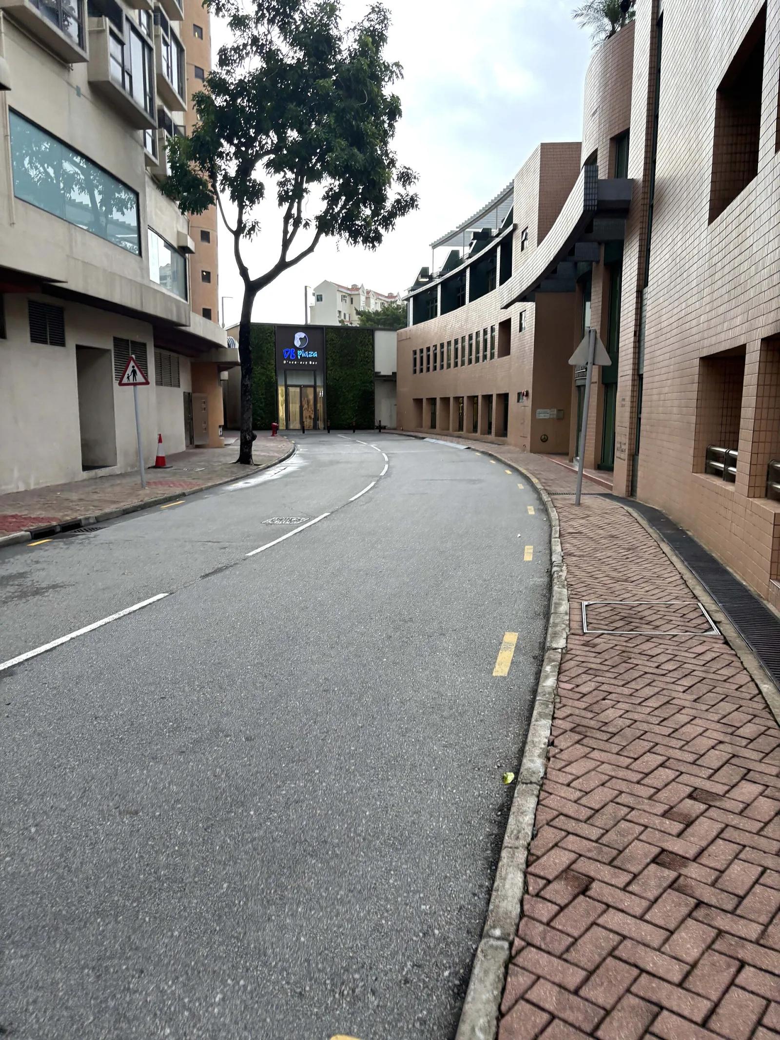 The DB Plaza entrance at the end of Plaza Lane in Discovery Bay, the building whose ground floor holds DB Ice Rink (2025). — DB Ice Rink
