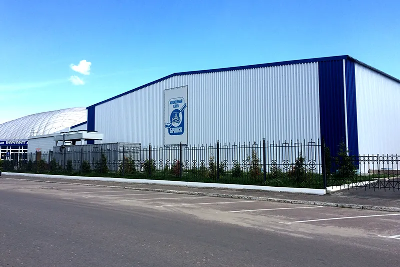 The covered Desna ice stadium building on Kromskaya Street, Bryansk — Desna Ice Stadium Bryansk