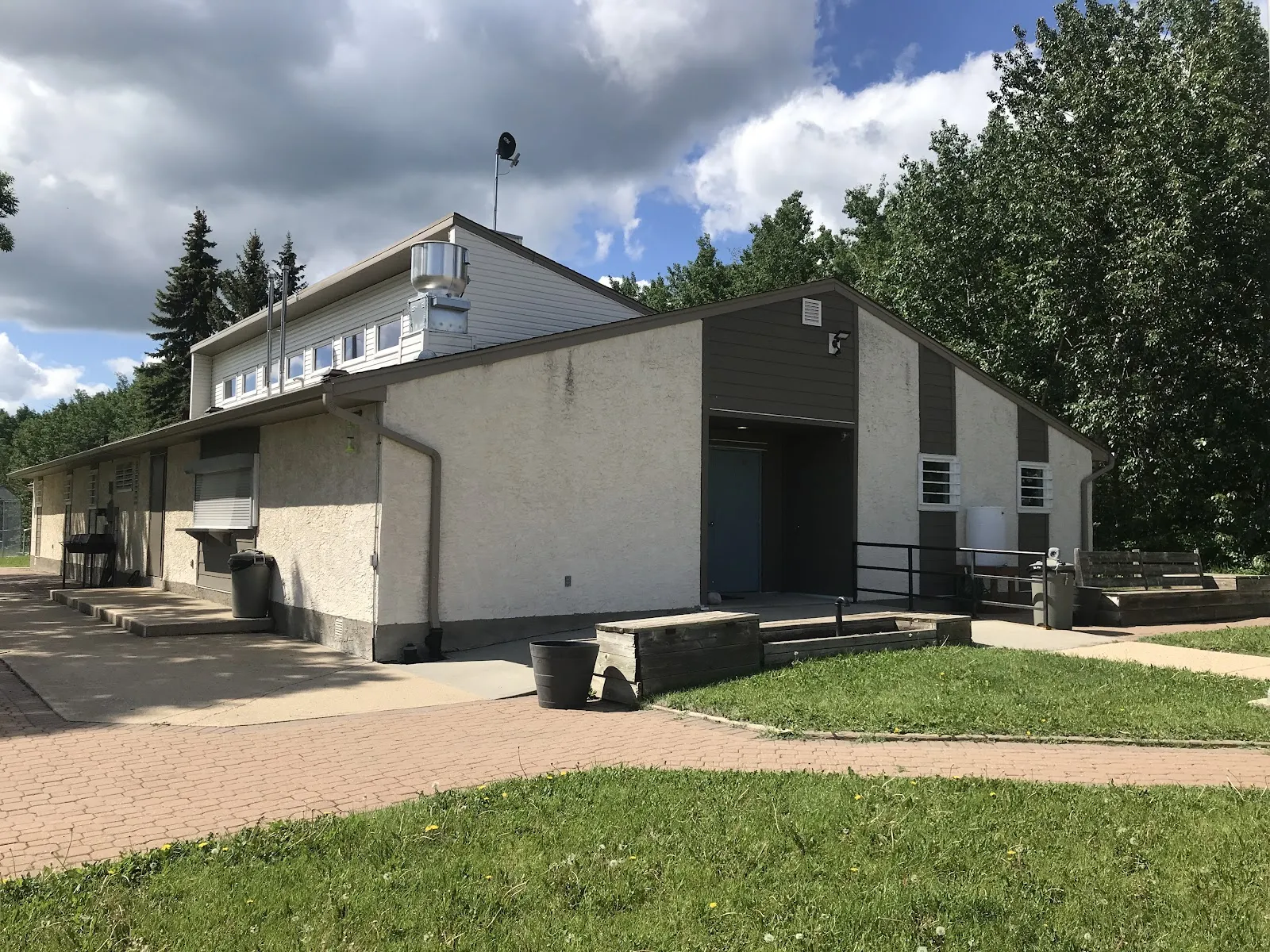 The outside of Deville / North Cooking Lake Community Hall Snowbank Rink, in a photo from its Google Maps listing. — Deville / North Cooking Lake Community Hall Snowbank Rink