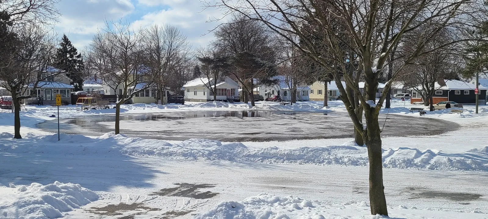 The flooded neighbourhood ice rink in Dorothea-Leonore Park in winter, with houses around it — Dorothea-Leonore Park Ice Rink