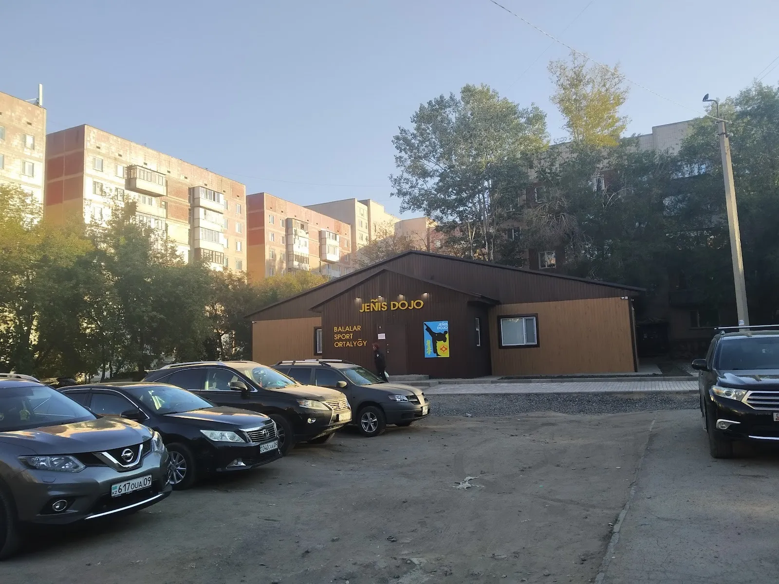 Street-side view of the Doszhan Sport building in Karaganda — Doszhan-Sport