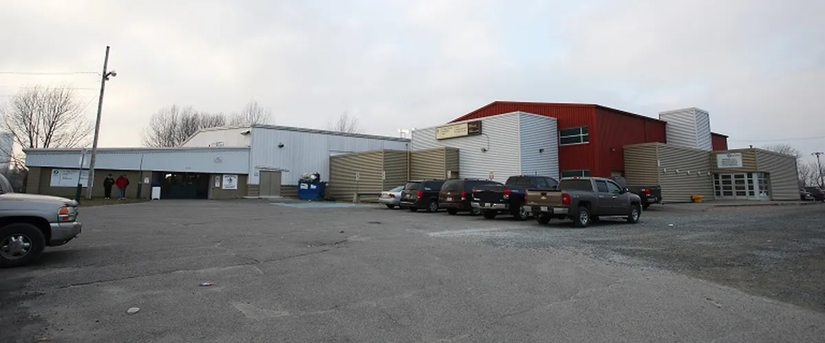 Dr. Edgar Leclair Community Centre and Arena, 158 St. Agnes Street, Azilda (foto de la Ciudad del Gran Sudbury) — Dr. Edgar Leclair Community Centre and Arena