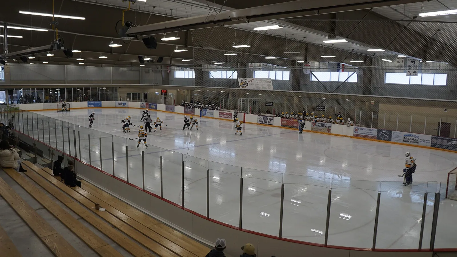 Un partido en el hielo del Dunnville Memorial Arena. — Dunnville Memorial Arena
