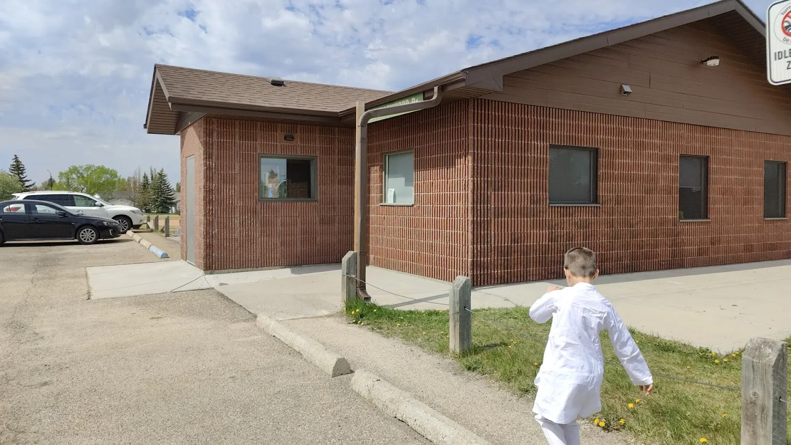 The outside of Eastview Estates Outdoor Rink, in a photo from its Google Maps listing. — Eastview Estates Outdoor Rink