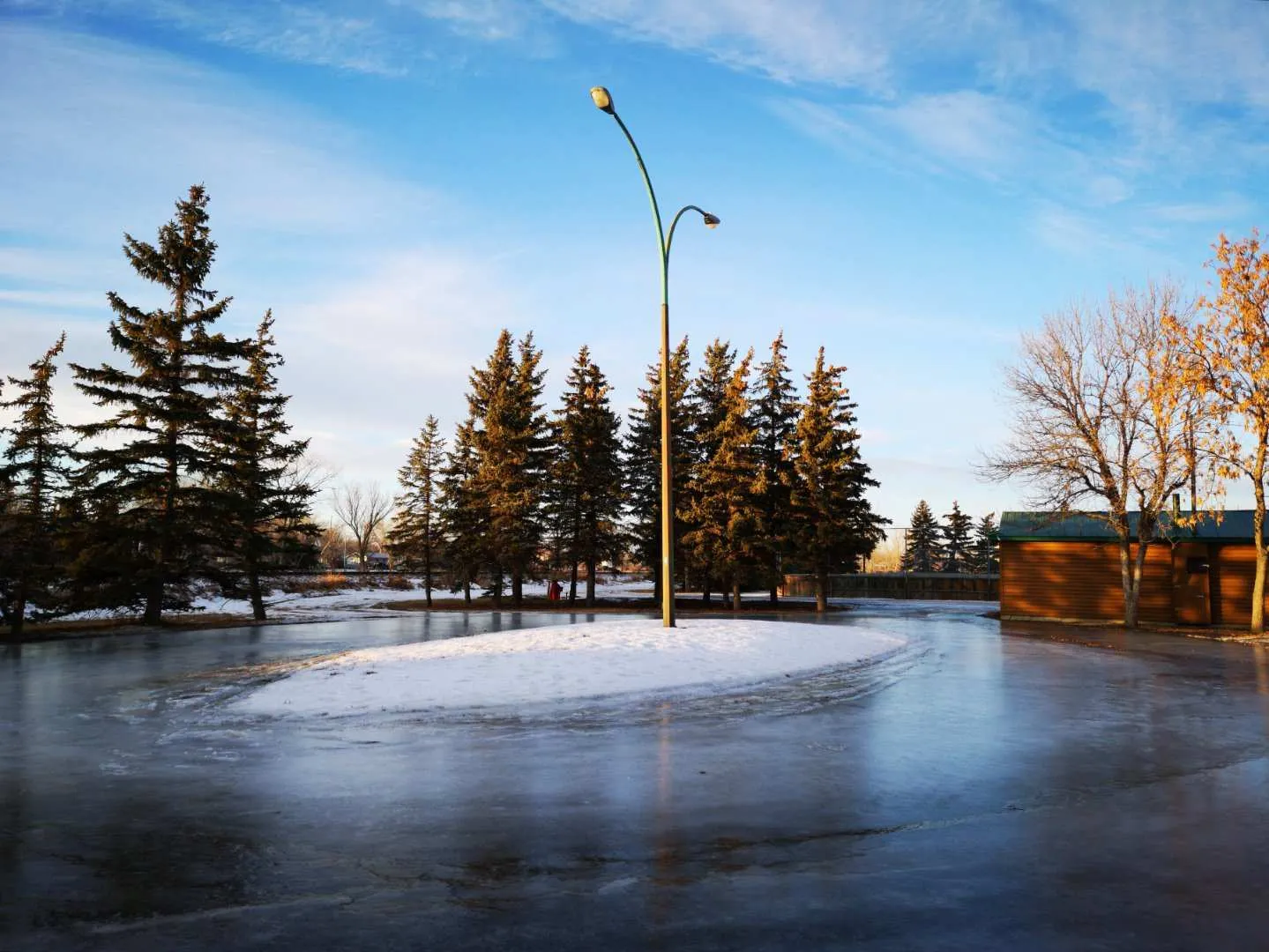 Pista de hielo inundada al aire libre en Eastview Park, Regina (foto del listado de Google Maps) — Eastview Park Outdoor Rink