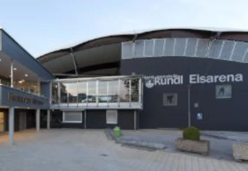 Der Eingang der Eisarena Kundl – Eisarena Kundl