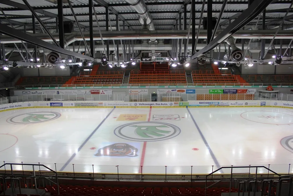 The ice and stands of the EisArena Wolfsburg. — EisArena Wolfsburg