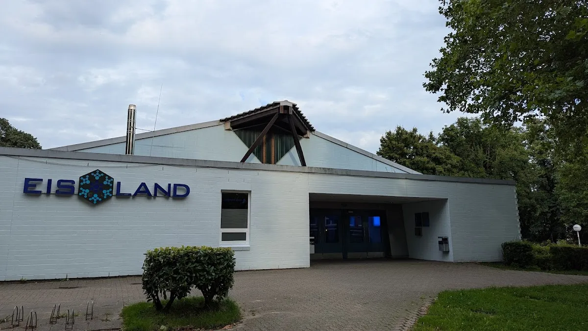 The Eisland Farmsen building with its blue Eisland lettering. — Eisland Farmsen