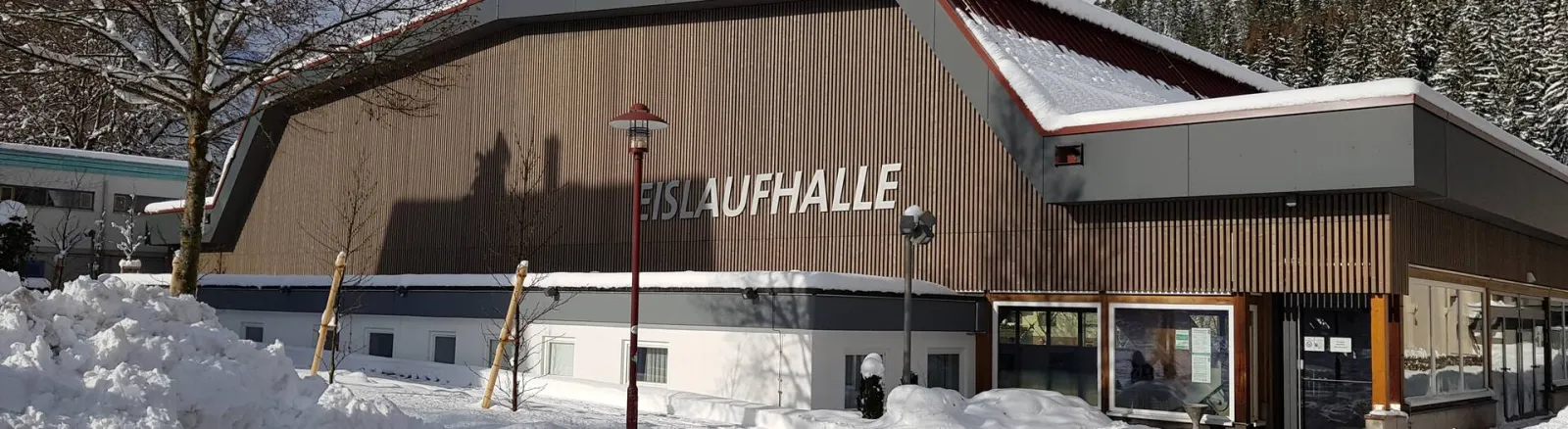 The Eislaufhalle Baiersbronn building in winter — Eislaufhalle Baiersbronn