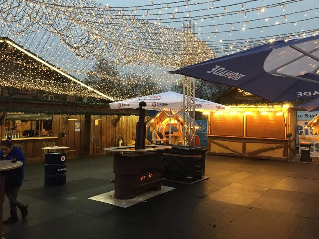 The hut area around the rink of the Eisspaß Bad Vilbel — Eisspaß Bad Vilbel