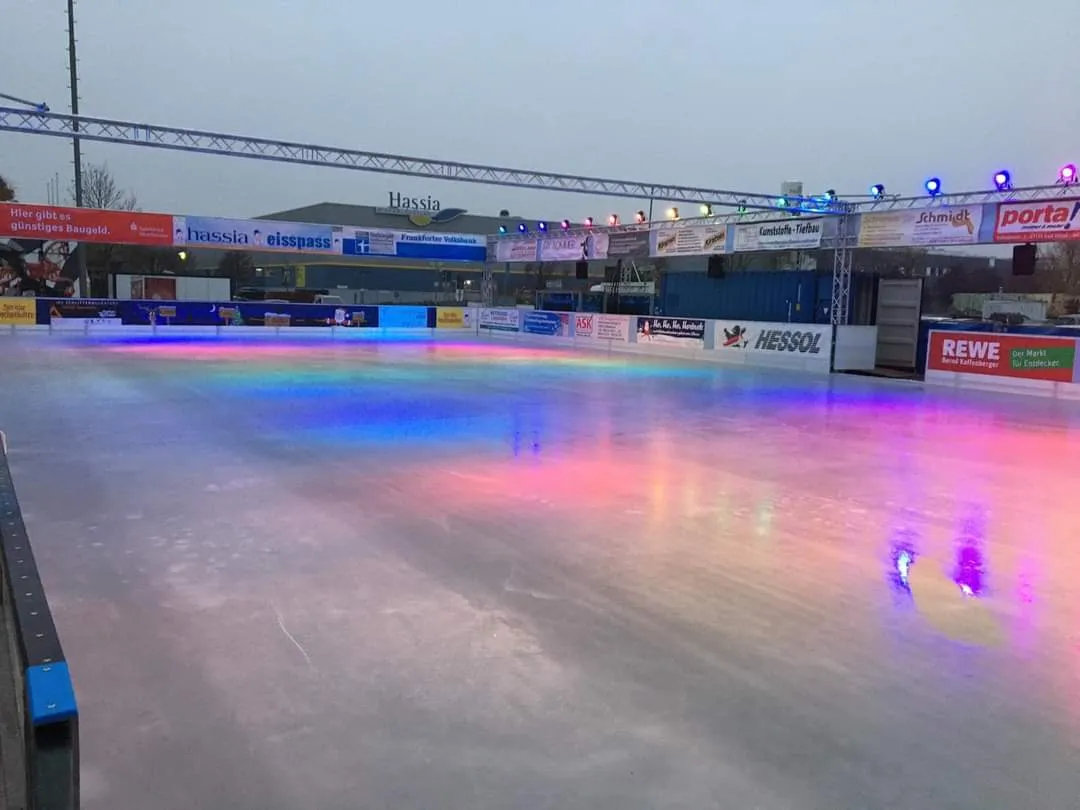 The ice rink of the Eisspaß Bad Vilbel on the FFH-Platz — Eisspaß Bad Vilbel