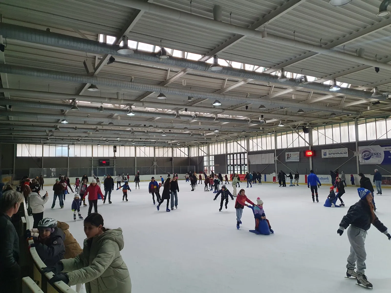 Public skating in the Eissporthalle Darmstadt — Eissporthalle Darmstadt