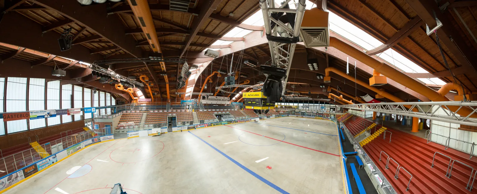 The empty ice and timber roof inside the Eissporthalle Ratingen. — Eissporthalle Ratingen