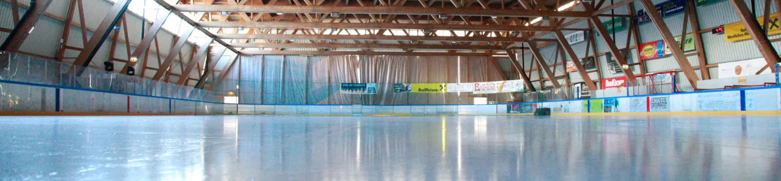 The ice surface of the Eissportzentrum Götzens — Eissportzentrum Götzens
