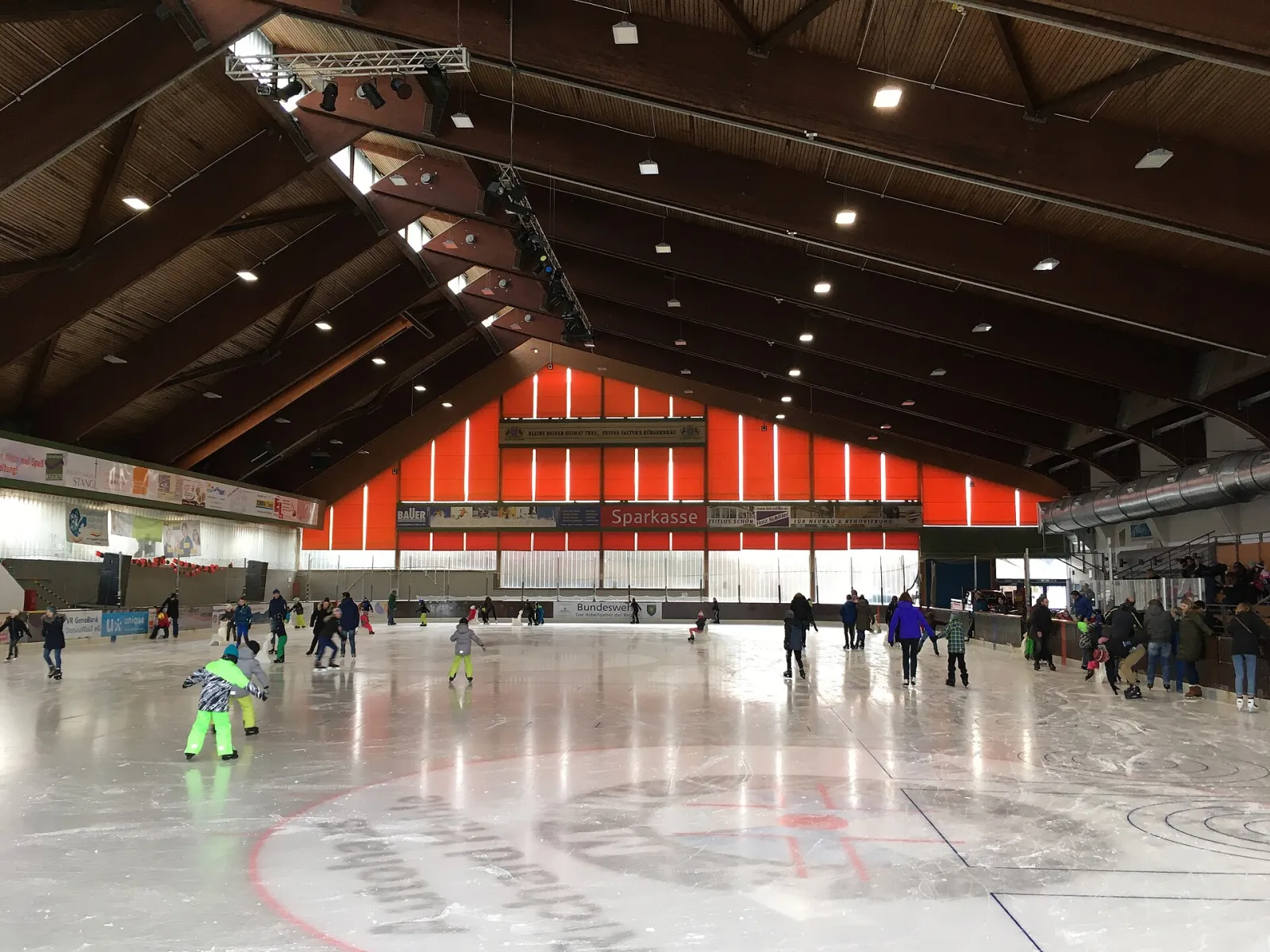 The ice surface under the timber roof during a public session, 2020 — Eissportzentrum Regen