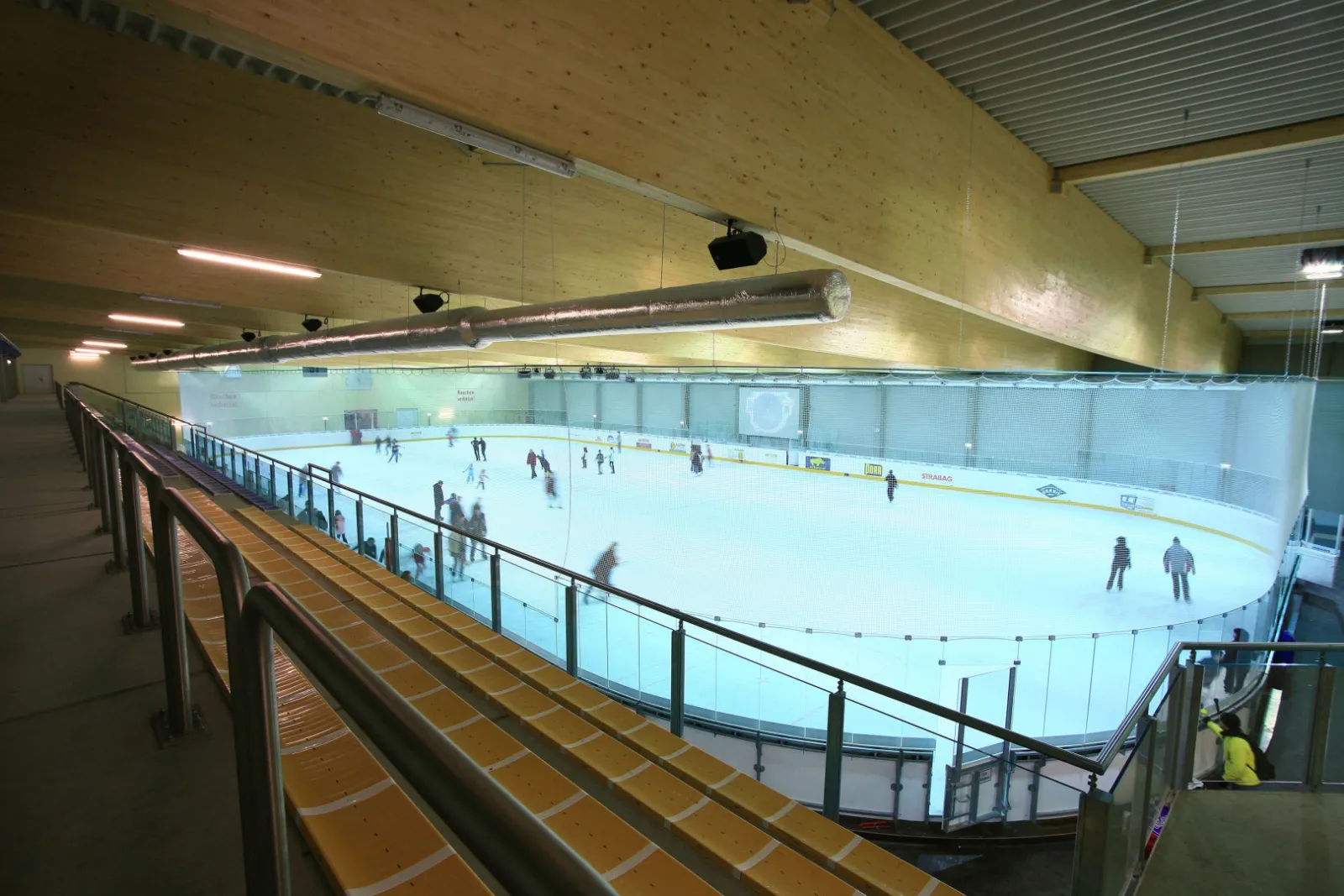 Public skating in the ice hall — Eisstadion Hart bei Graz