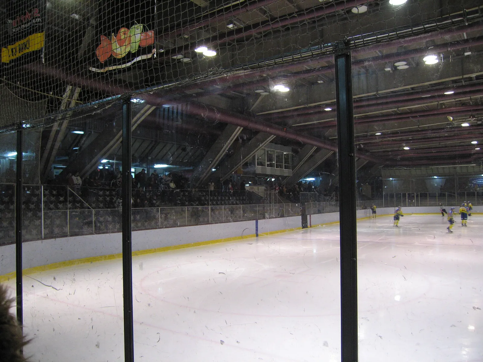 Ice surface of the Erika-Heß-Eisstadion hall during a hockey match — Erika-Heß-Eisstadion