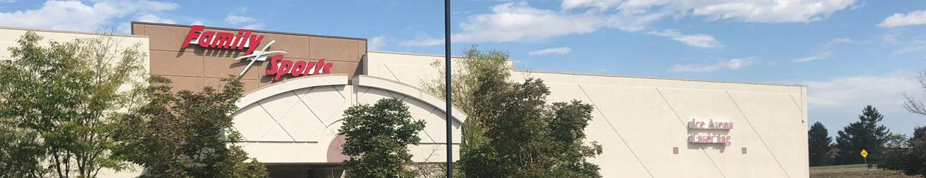 El edificio del Family Sports Center, que alberga las dos arenas de hielo. — Family Sports Ice Arena
