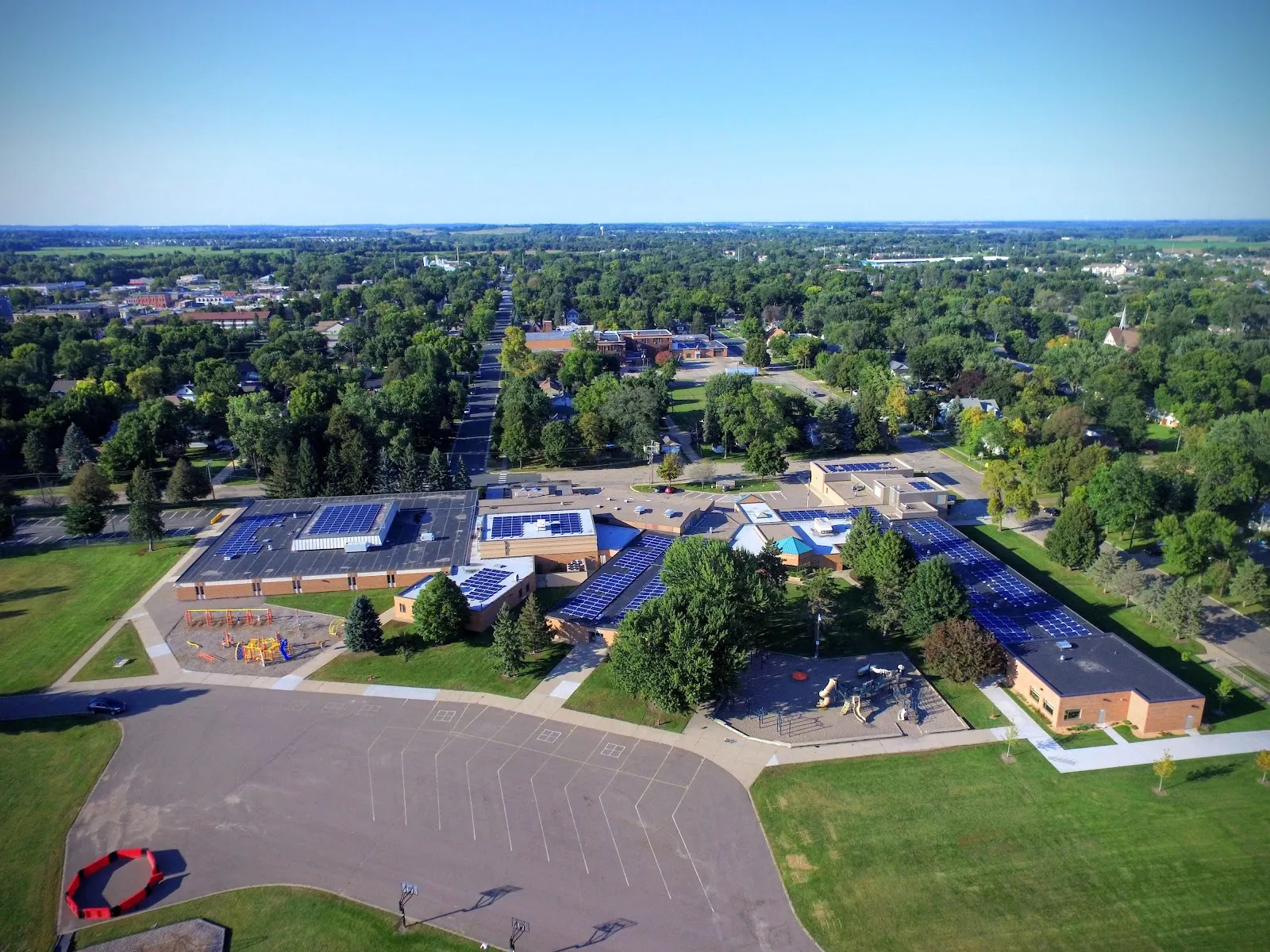 The outside of Farmington Elementary Pleasure Rink, in a photo from its Google Maps listing. — Farmington Elementary Pleasure Rink