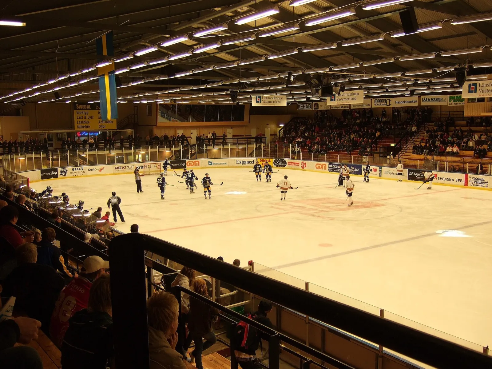 An ice hockey game under way in the Gärdehallen ice hall at Gärdehov in Sundsvall, seen from the stands behind the boards. — Gärdehov Arena