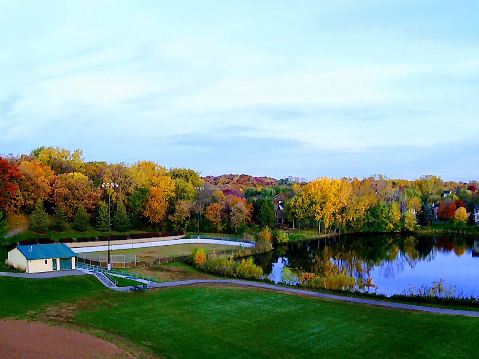 El exterior de Galaxie Park Ice Rinks, en una foto de su ficha de Google Maps. — Galaxie Park Ice Rinks