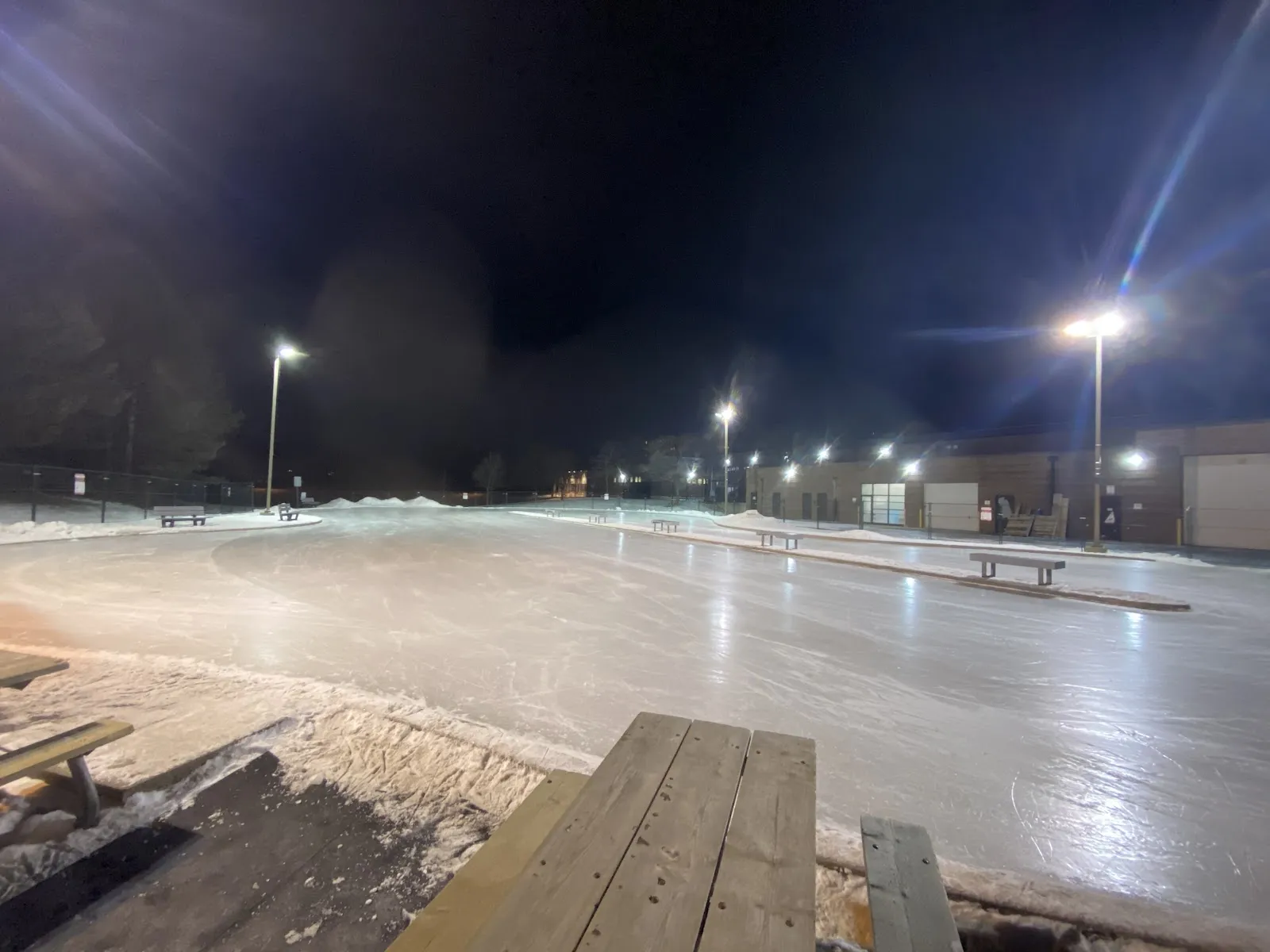 El hielo de Garnet A. Williams Community Centre Outdoor Rink (Vaughan), en una foto de su ficha de Google Maps. — Garnet A. Williams Community Centre Outdoor Rink (Vaughan)