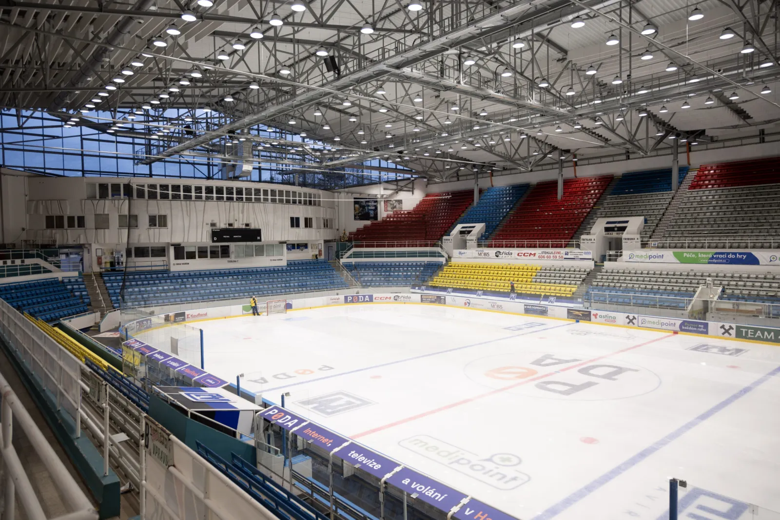 The ice and stands of the Gascontrol Aréna in Havířov after its 2025 reconstruction — Gascontrol Aréna (zimní stadion Havířov)