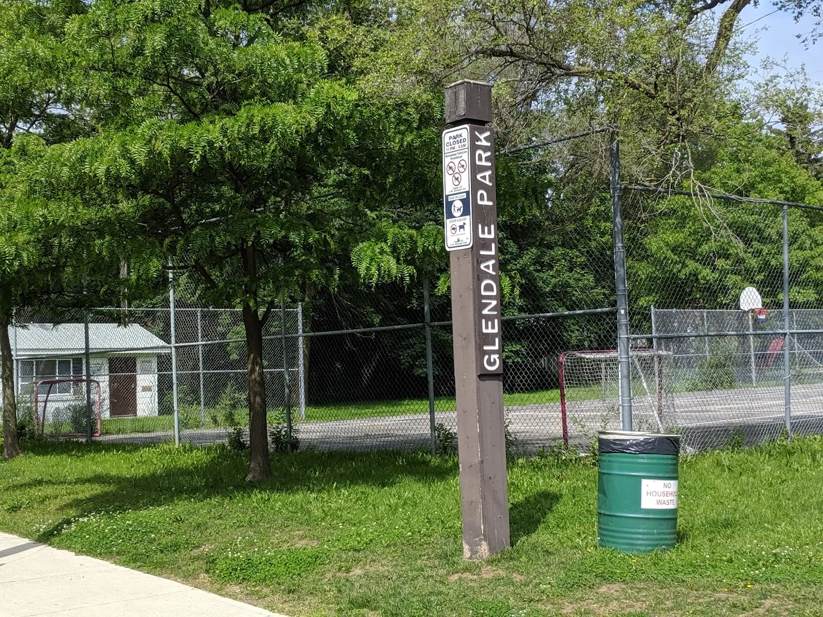 The outside of Glendale Park Outdoor Rink, in a photo from its Google Maps listing. — Glendale Park Outdoor Rink