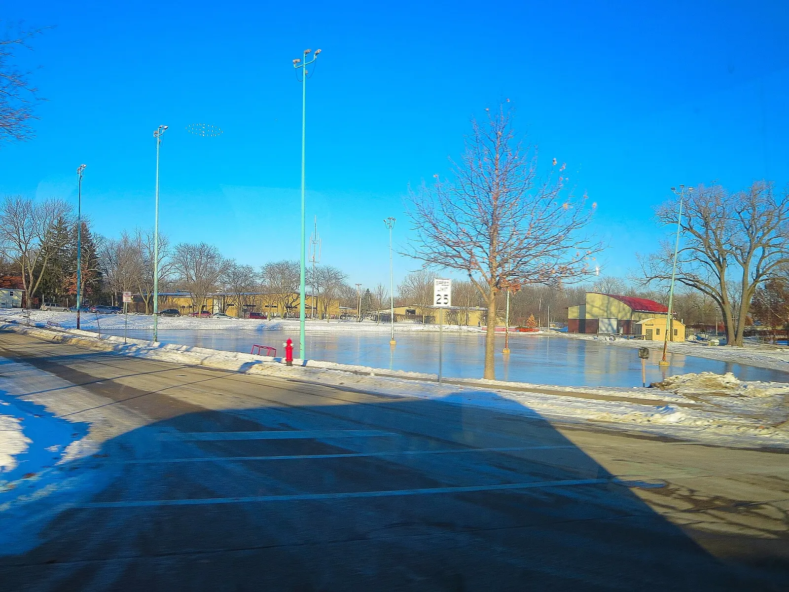 La pista de hielo de Goodman Park, Madison, en enero de 2015 (Wikimedia Commons, Corey Coyle, CC BY 3.0) — Goodman Park Outdoor Rink