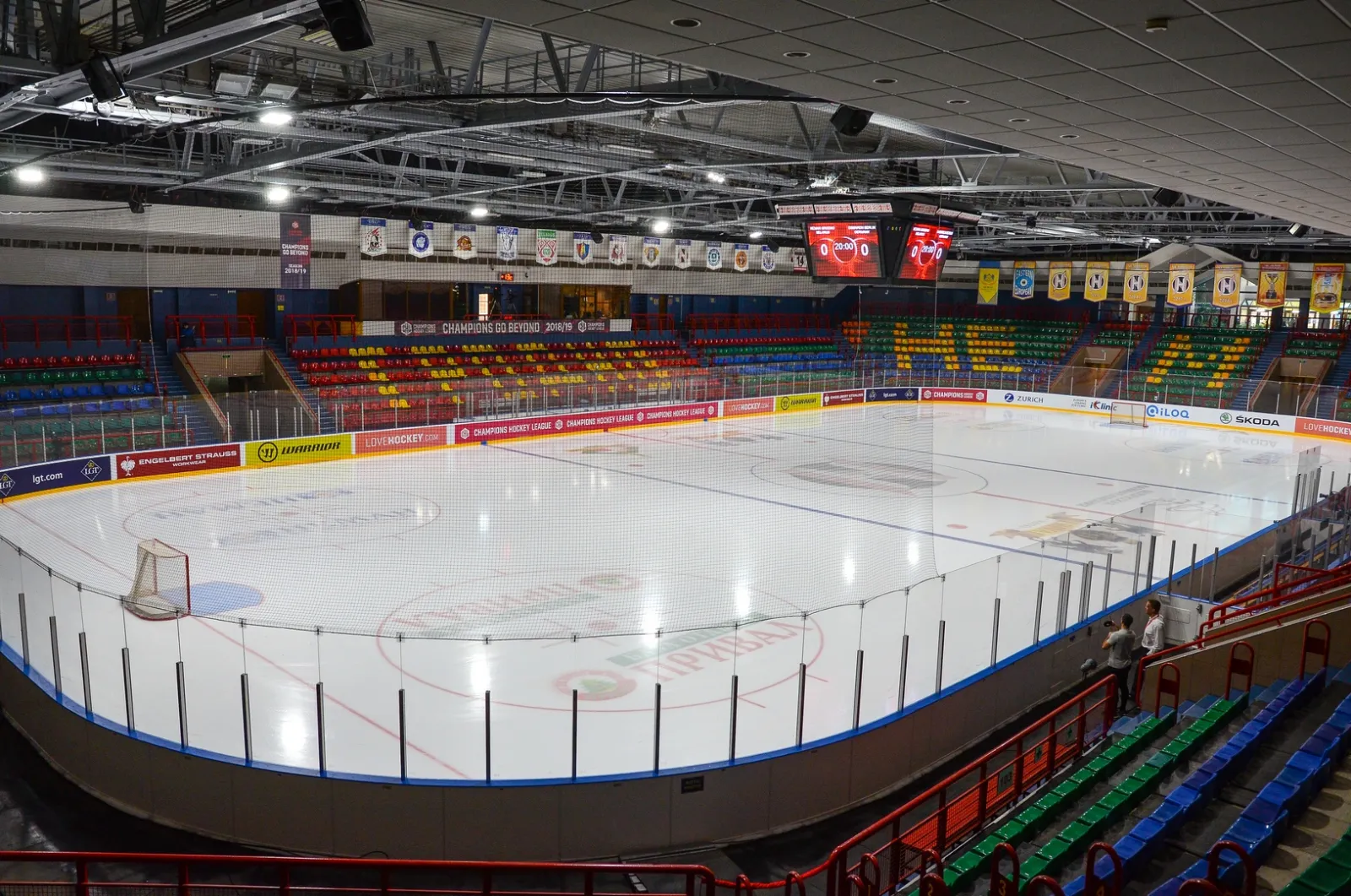 The ice sheet and amphitheatre stands of the Grodno Ice Palace — Grodno Ice Palace