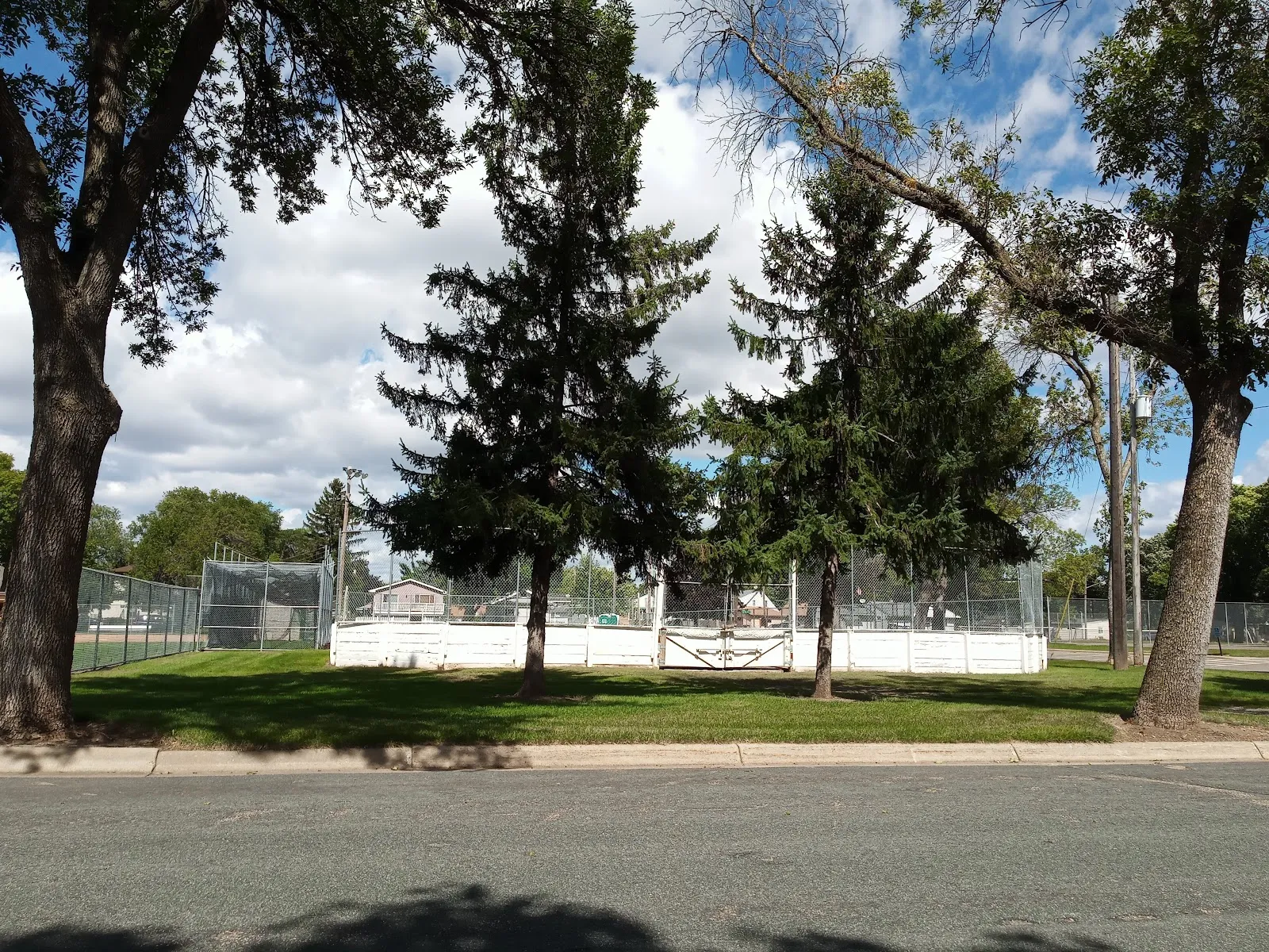 El exterior de Harmon Park Ice Rink, en una foto de su ficha de Google Maps. — Harmon Park Ice Rink