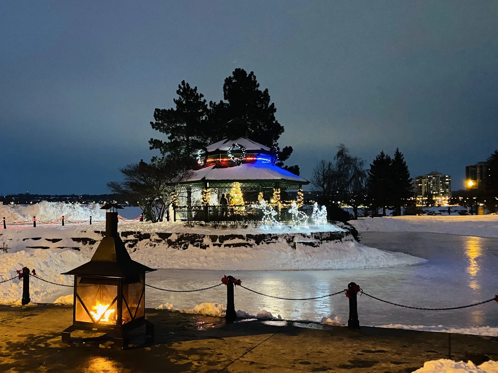 El hielo de Heritage Park Pond Rink (Barrie), en una foto de su ficha de Google Maps. — Heritage Park Pond Rink (Barrie)