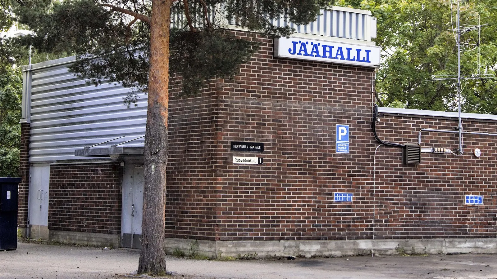 Hervannan jäähallin katusisäänkäynti – Hervannan jäähalli