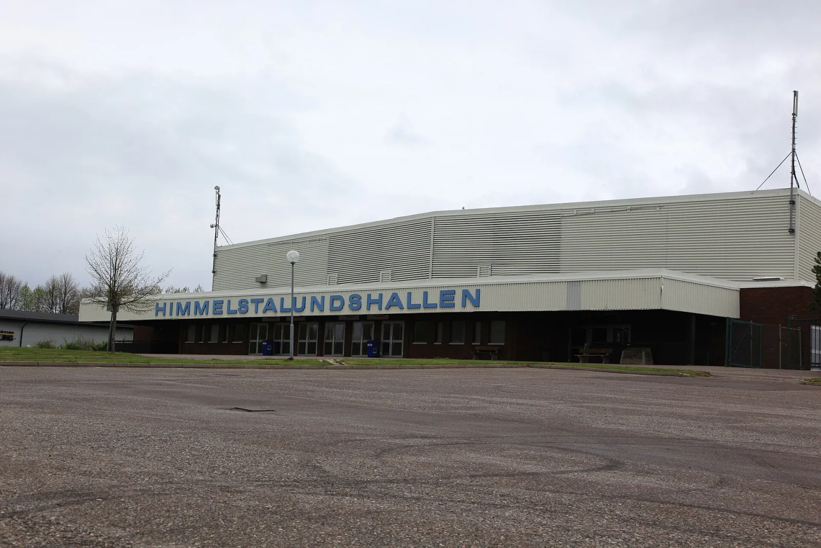 Himmelstalundshallen, Vattenverksvägen, Norrköping, seen from the car park — Himmelstalundshallen