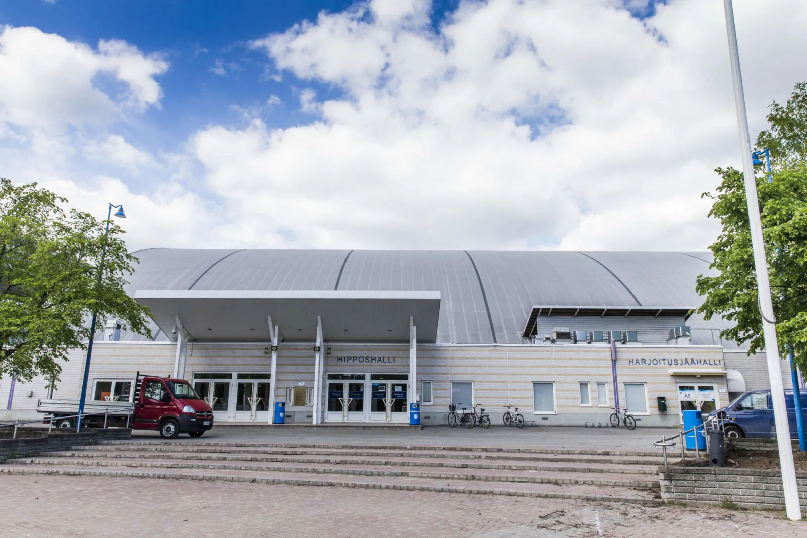 The entrance of the Hippos training ice hall (Harjoitusjäähalli) at the foot of the Hipposhalli steps, with the hall's name on the canopy — Hippoksen harjoitusjäähalli