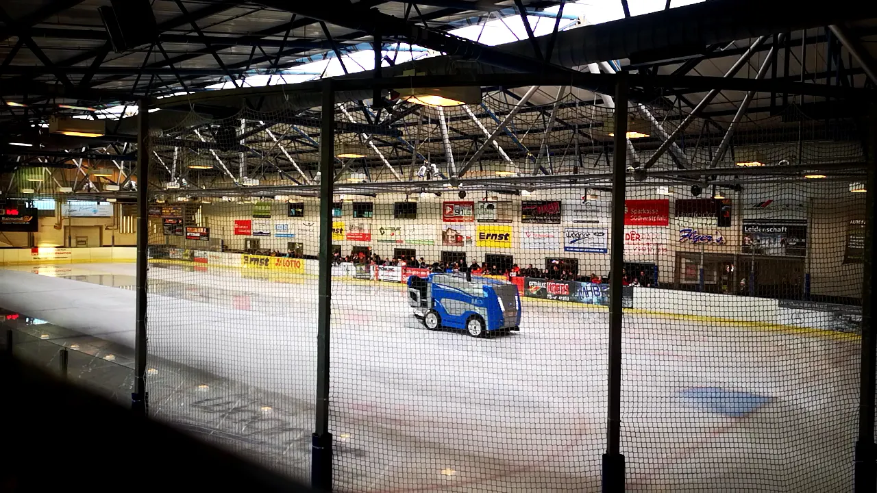 The ice surface of the ICE ARENA Zweibrücken with the resurfacer — ICE ARENA Zweibrücken