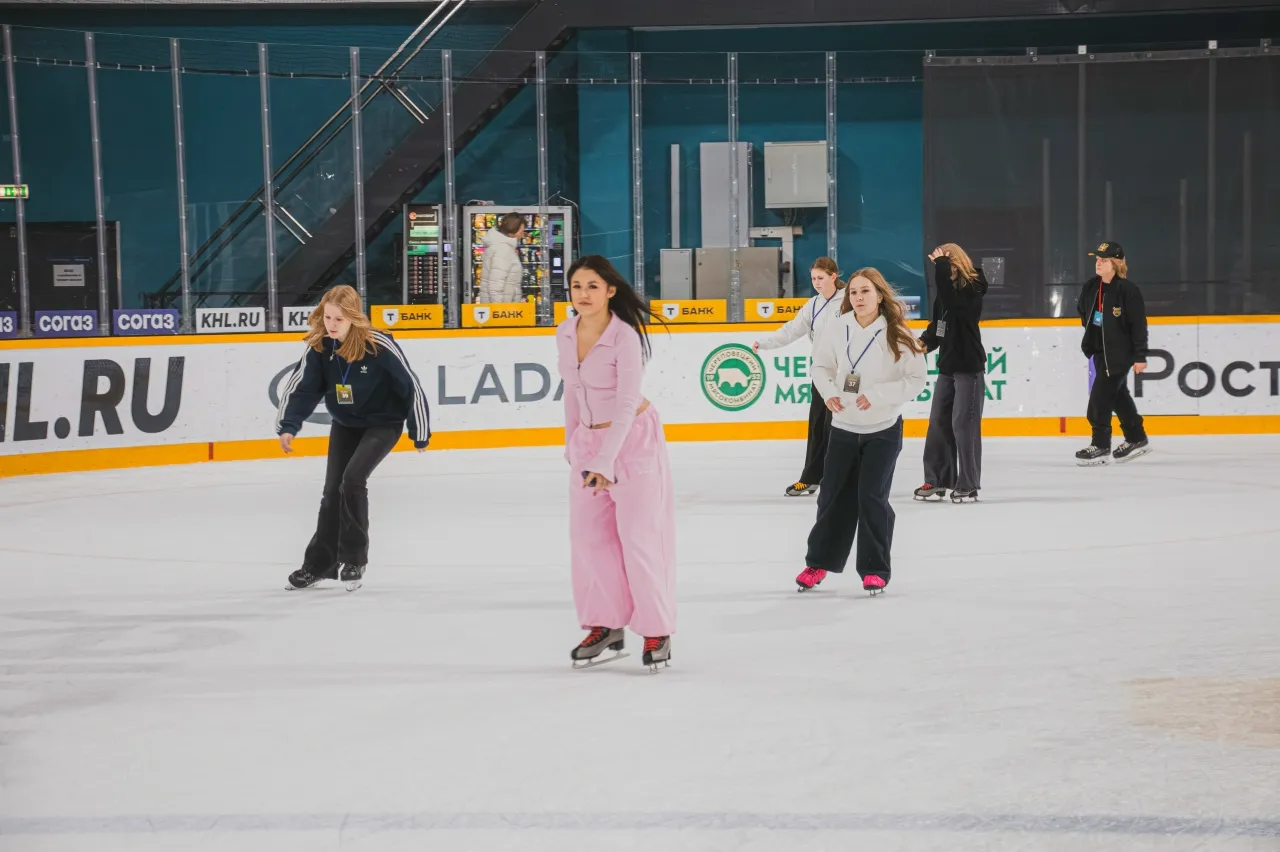 Сеанс массового катания на льду Ледового дворца в Череповце — Ice Palace Cherepovets