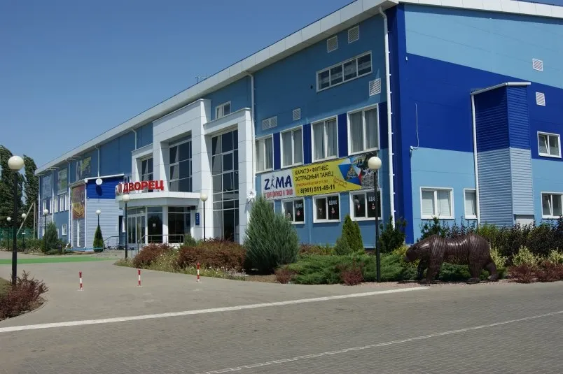 The Ice Palace building on Chapaeva Street in Tikhoretsk — Ice Palace Tikhoretsk