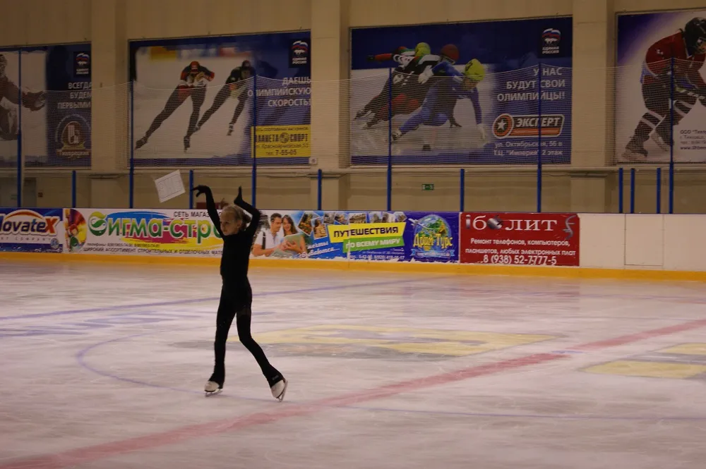 The ice sheet and boards inside the Ice Palace hall — Ice Palace Tikhoretsk