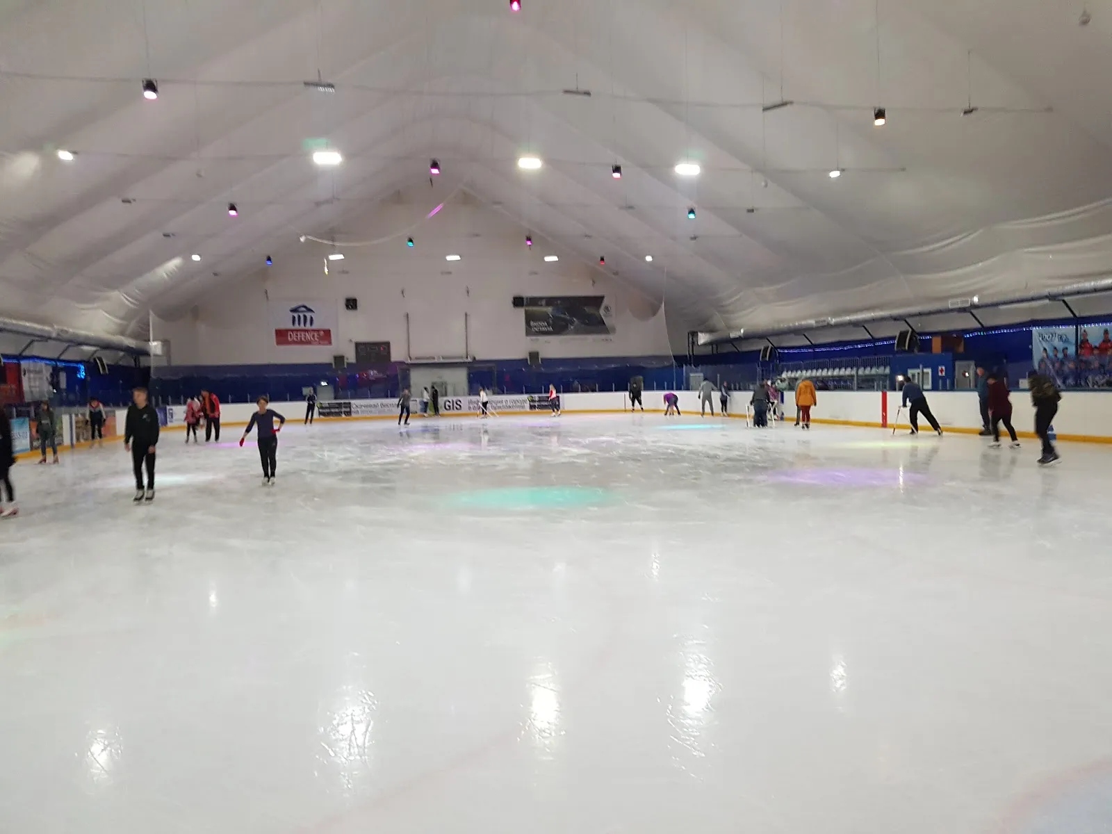 Skaters on the ice of the Iceberg rink at Khutyn under its tent-like white dome roof — Iceberg Ice Rink Khutyn