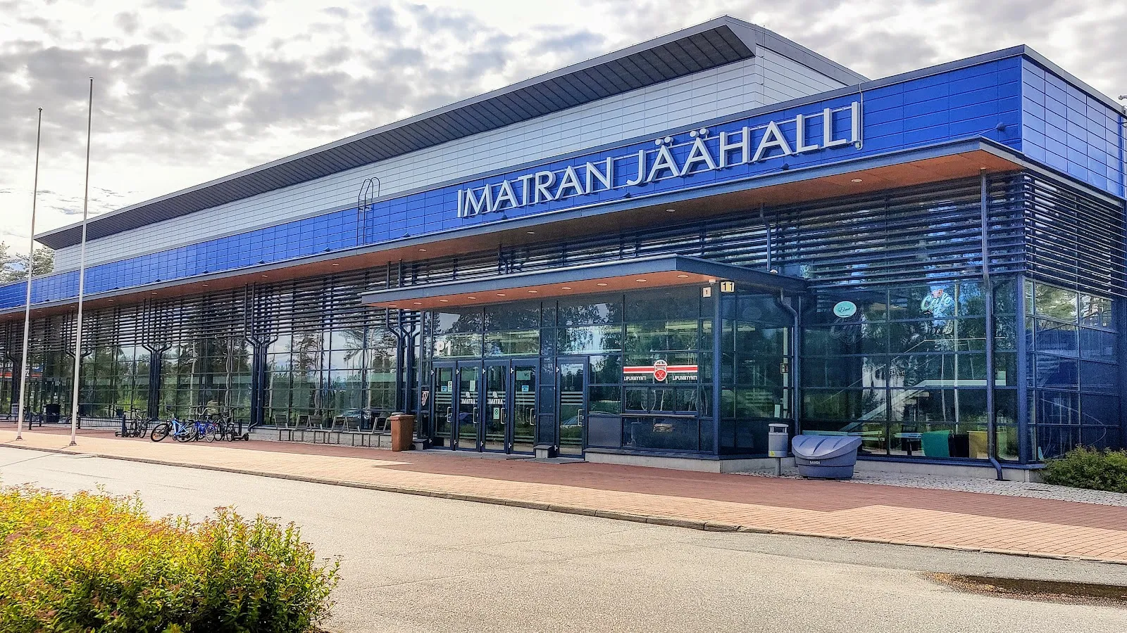 Imatran jäähalli, front of the building with the hall sign — Imatran jäähalli