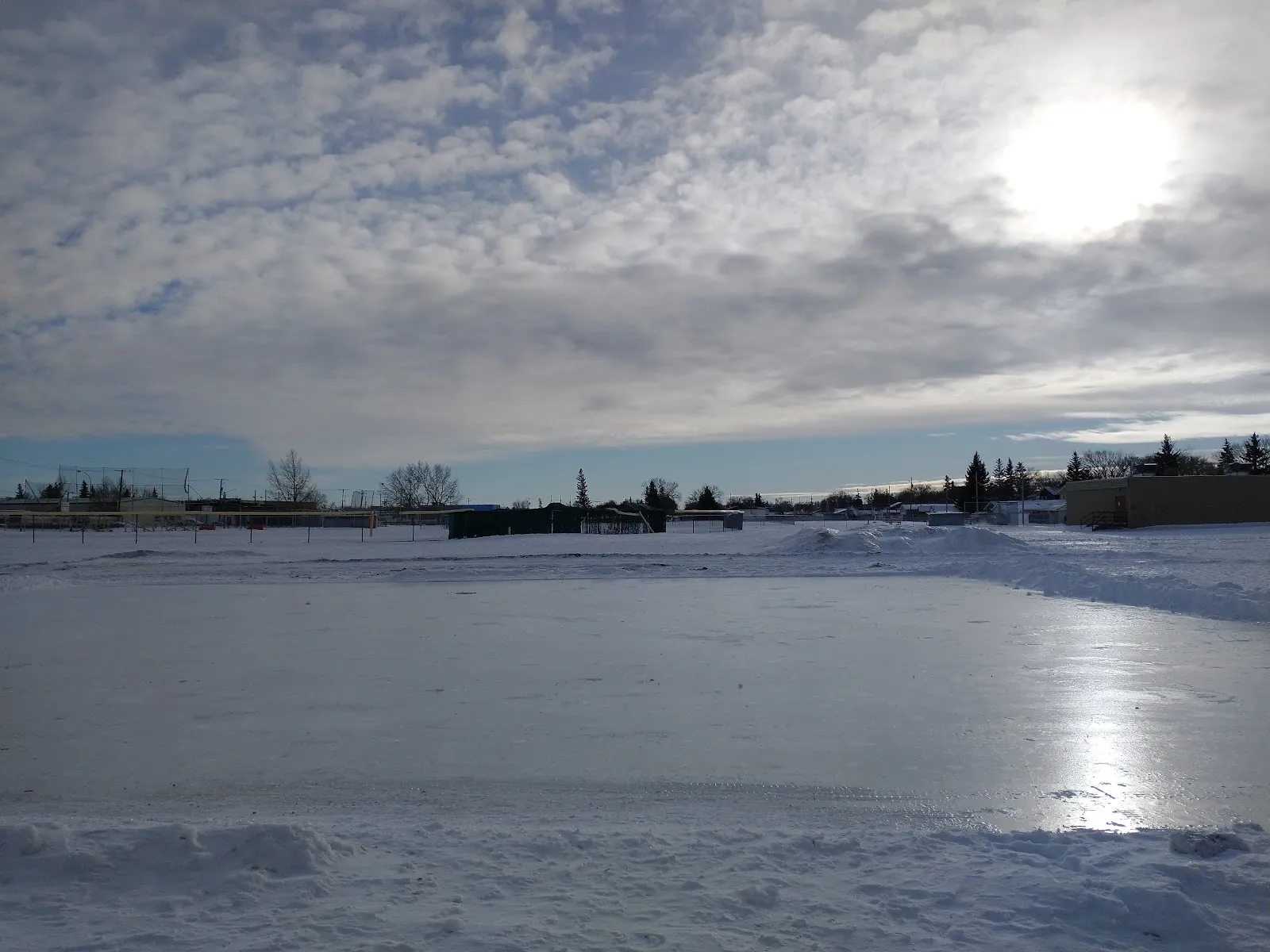 Hielo de la pista al aire libre de Imperial Park, Regina (foto del listado de Google Maps) — Imperial School Outdoor Rink