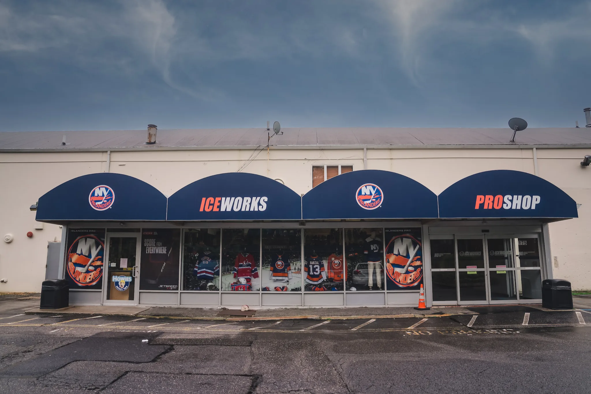 Rink's street frontage on an overcast day — Islanders Iceworks