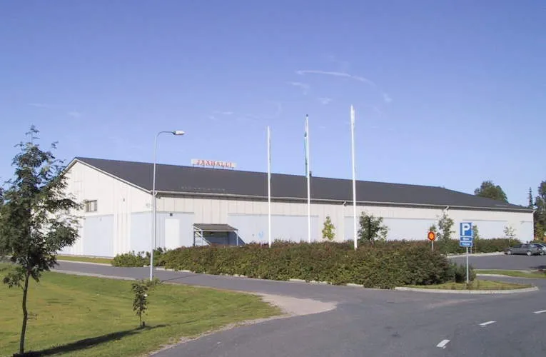 The exterior of Jämsän jäähalli in the Paunu sports park — Jämsän jäähalli