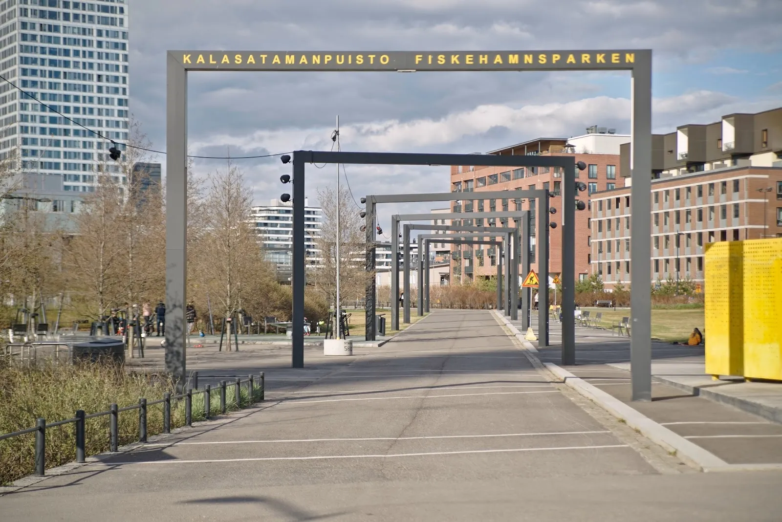 The outside of Kalasatamanpuisto – luistelukenttä, in a photo from its Google Maps listing. — Kalasatamanpuisto – luistelukenttä