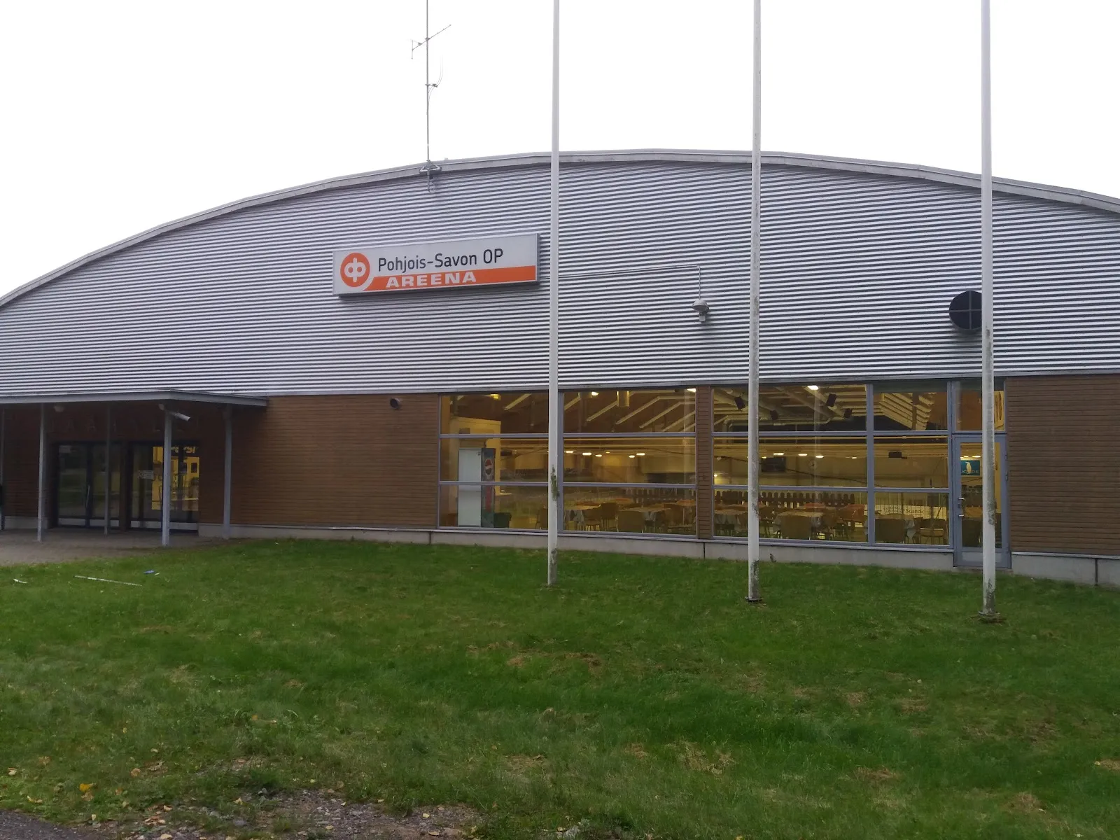 The arched facade and entrance of the Kämäri ice arena in Varkaus with its Pohjois-Savon OP Areena sign — Kämärin jääurheilukeskus