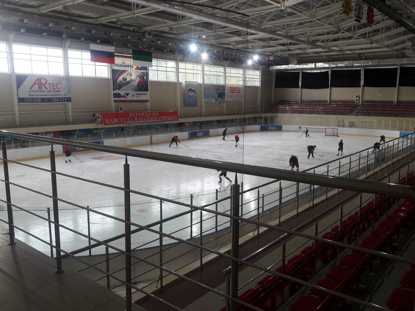 The ice sheet and stands of the Kapustin Ice Palace in Ukhta — Kapustin Ice Palace Ukhta