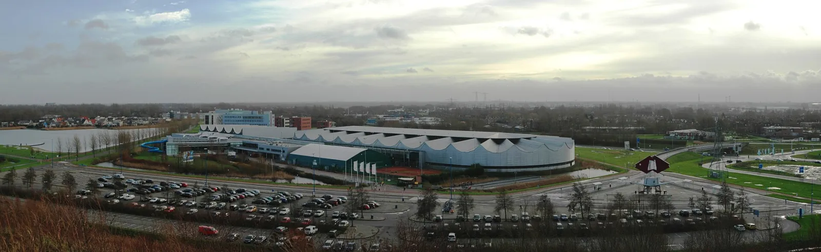 Panorama van Sportcentrum Kardinge in Groningen met de overdekte 400 m-baan – Sportcentrum Kardinge