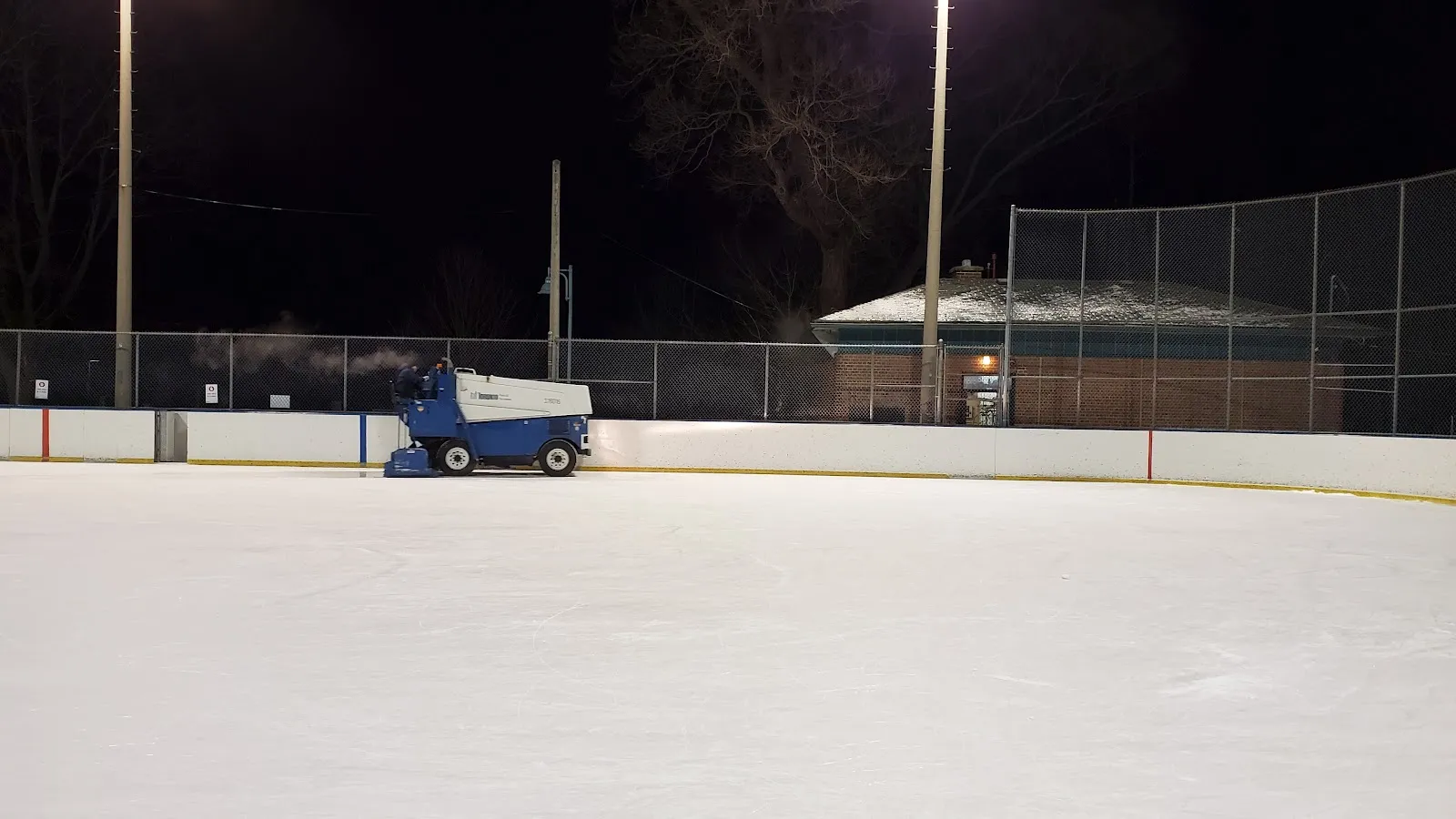 El hielo de Kew Gardens Outdoor Ice Rink, en una foto de su ficha de Google Maps. — Kew Gardens Outdoor Ice Rink