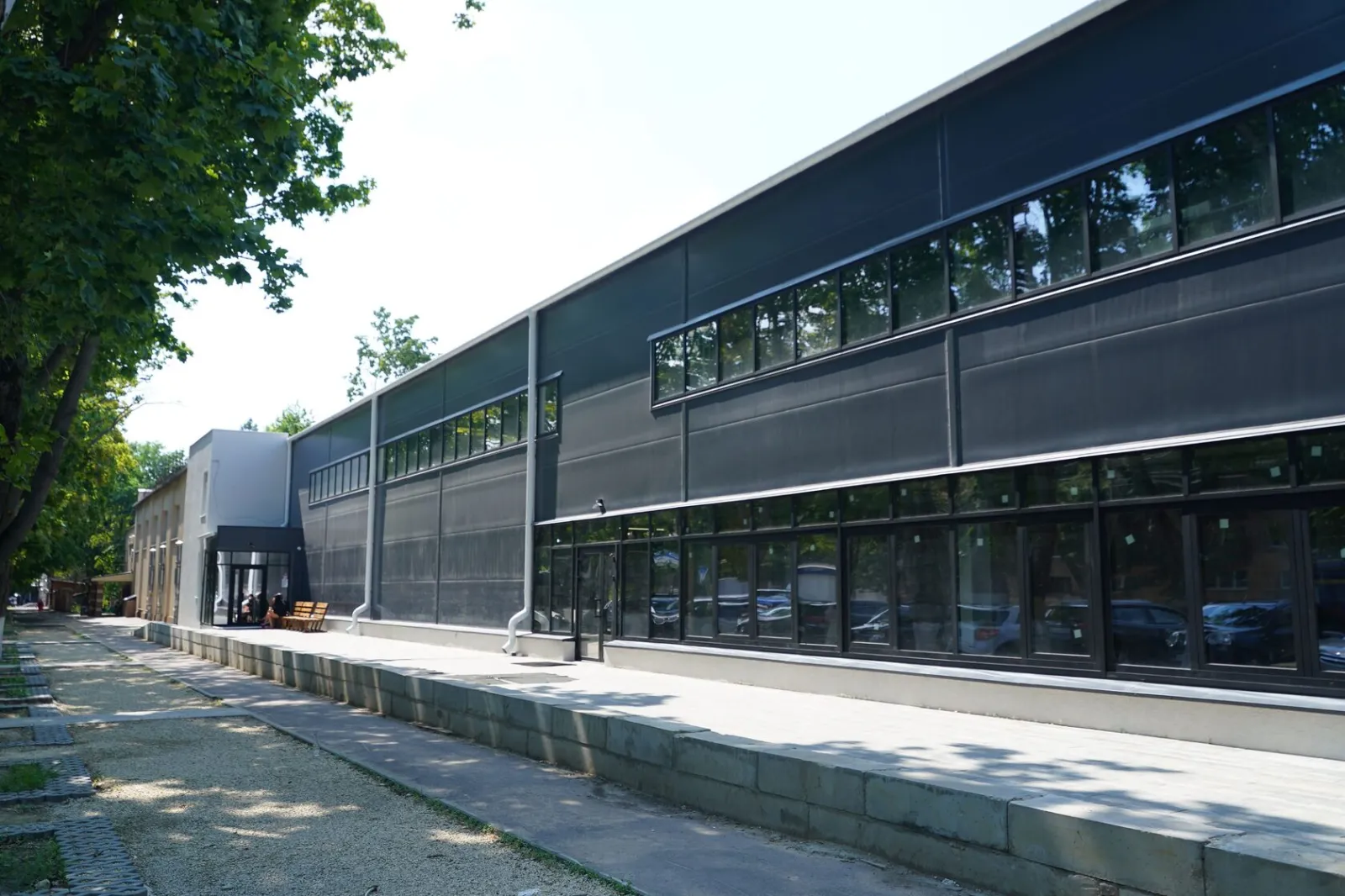 Exterior of the Khrustalny Konek ice rink building on Prospekt Truda, Voronezh — Khrustalny Konek Ice Arena Voronezh